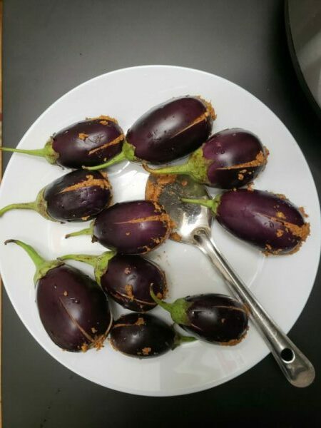 Stuffed indian eggplant gravy - Ennai Kathirikkai kuzhambu