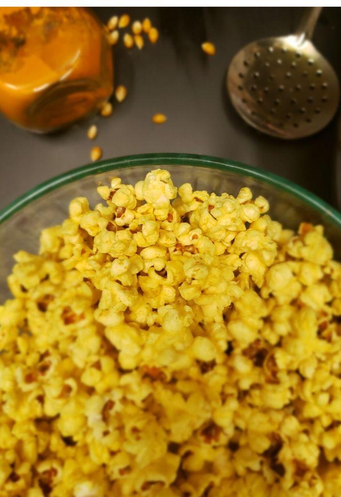 Instant pot turmeric popcorn vegan